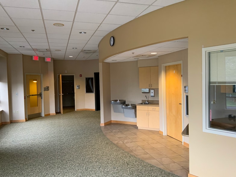 More Photos Of 730 Eden Rd, Lancaster Medical For Lease