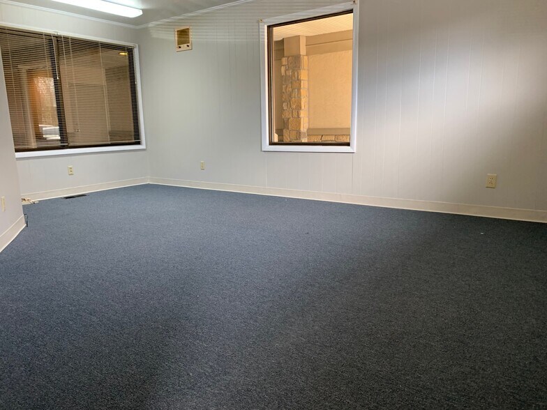 More Photos Of 2134 Nicholasville Rd, Lexington Medical For Sale