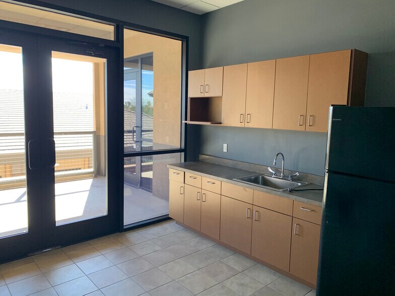 More Photos Of 10643 N Frank Lloyd Wright Blvd, Scottsdale Office For Sale