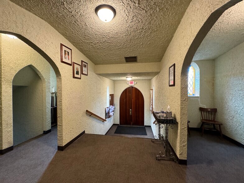 More Photos Of 210 5th Ave NW, Mandan Specialty For Sale