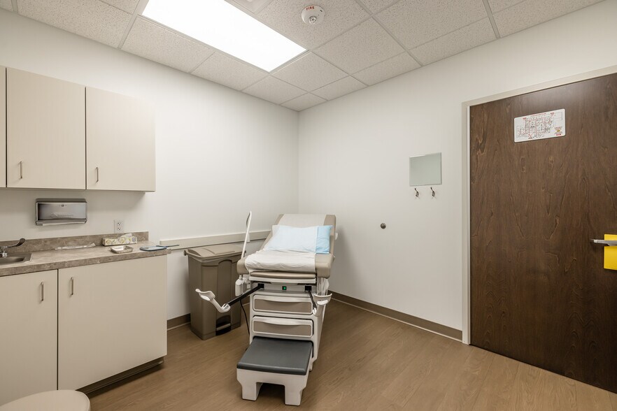 More Photos Of 500 Canal View Blvd, Rochester Unknown For Lease