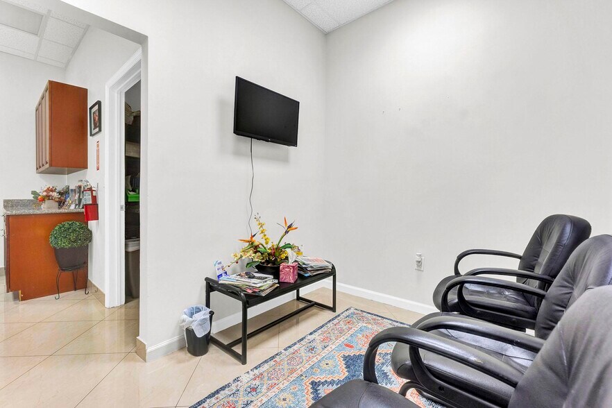 More Photos Of 1757 N University Dr, Pembroke Pines Storefront Retail Office For Lease