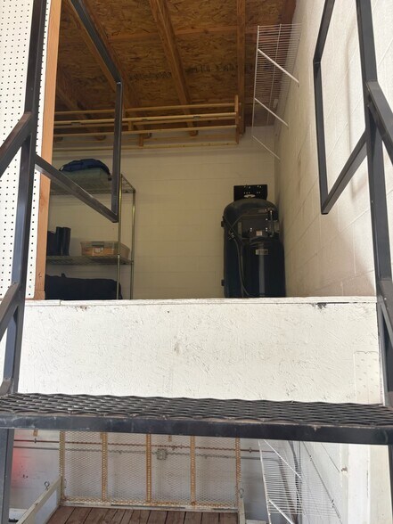 More Photos Of 1603-1615 Ann Way, Boulder City Light Manufacturing For Sale