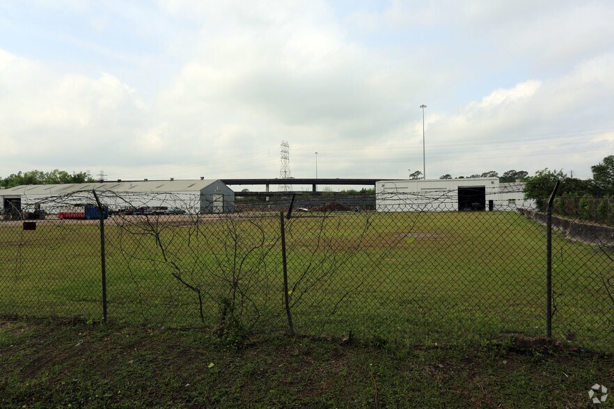 More Photos Of 6011-6019 Gold St, Houston Warehouse For Sale