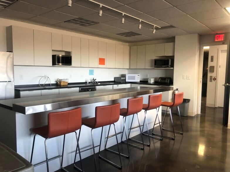 More Photos Of 7900 Tanners Gate Ln, Florence Office For Lease