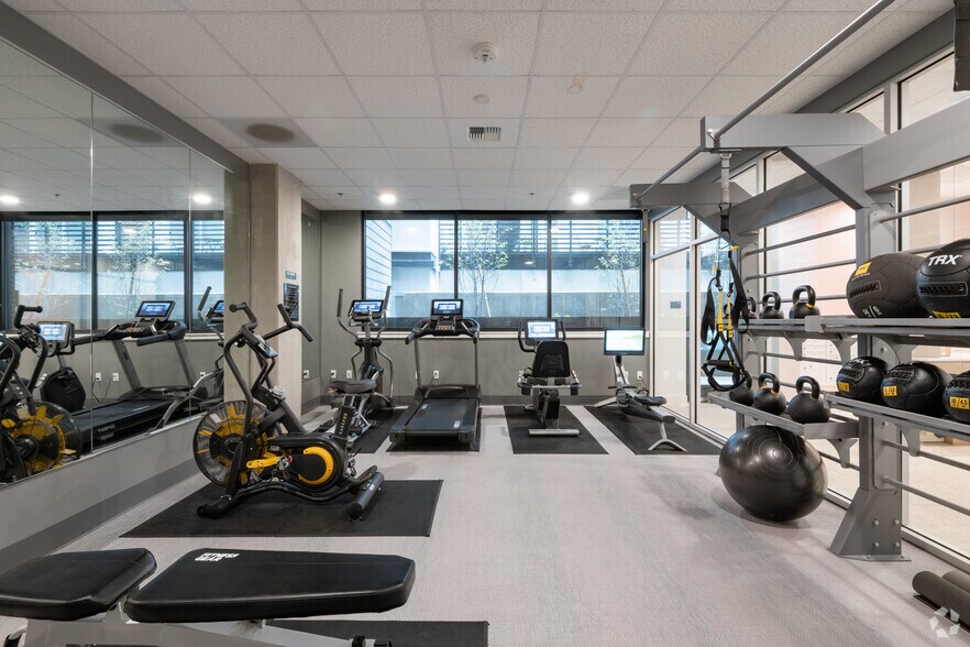 More Photos Of 417 2nd Ave W, Seattle Apartments For Lease