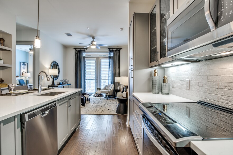 More Photos Of 4646 Amesbury Dr, Dallas Apartments For Lease