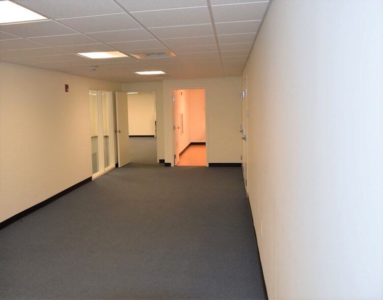 More Photos Of 800 W Indiantown Rd, Jupiter Storefront Retail Office For Sale