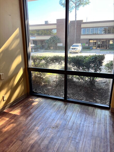 More Photos Of 9802 Whithorn Dr, Houston Office For Sale