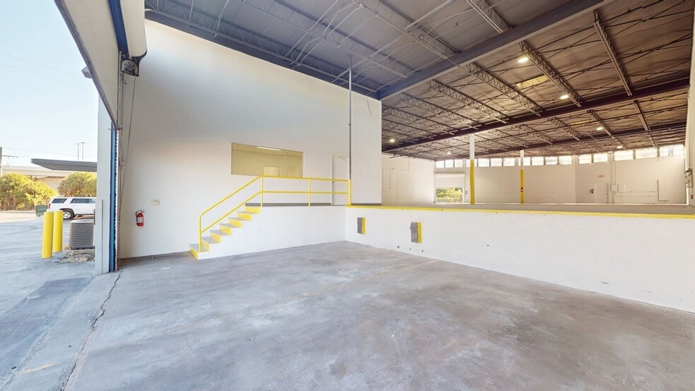 More Photos Of 16411 NW 8th Ave, Miami Distribution For Lease
