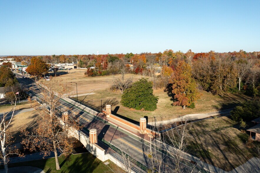 More Photos Of 1031 W Lindsey St, Norman Land For Sale