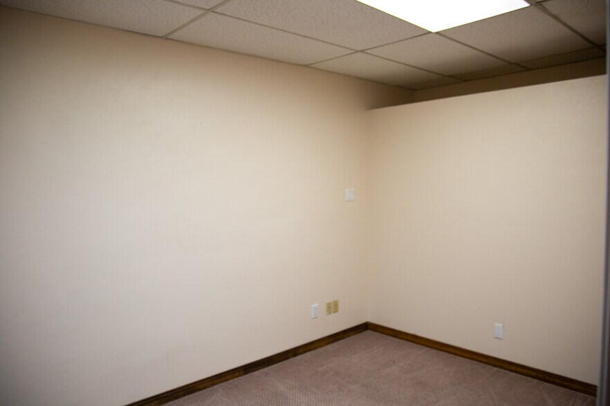 More Photos Of 1524 Eubank Blvd NE, Albuquerque General Retail For Lease