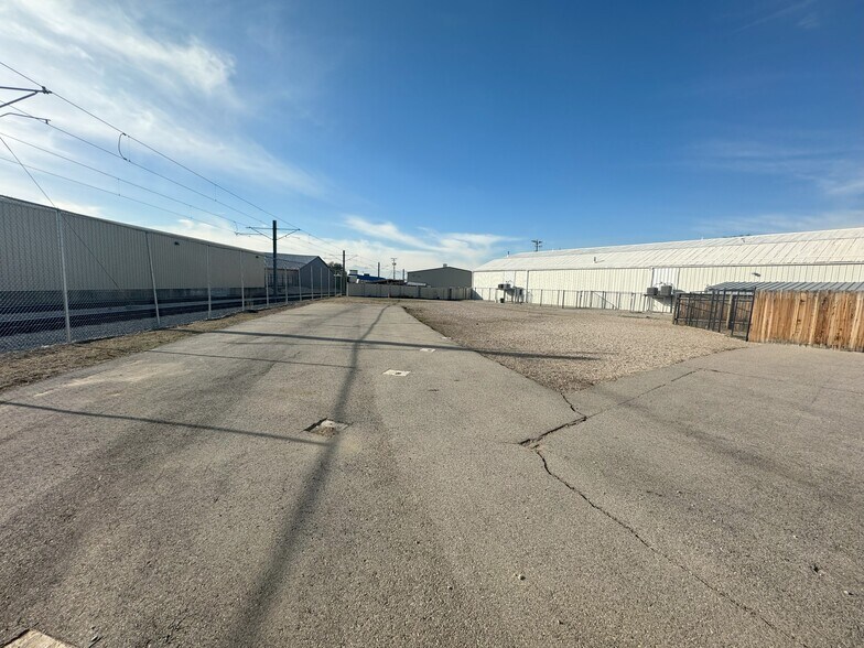 More Photos Of 1014 E Draper Pky, Draper Warehouse For Lease