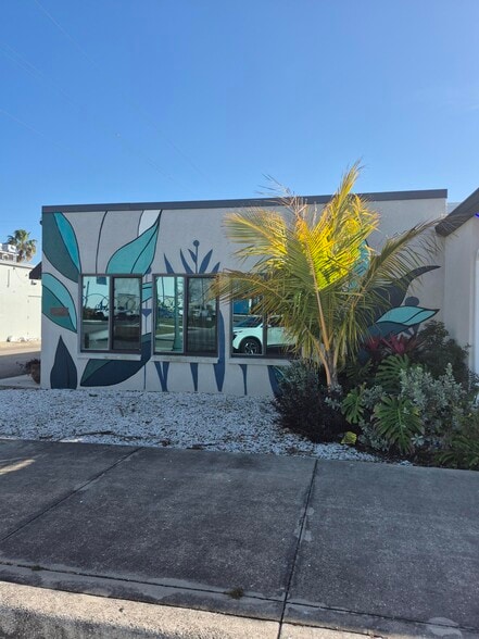 Primary Photo Of 2280 Main St, Sarasota Freestanding For Lease