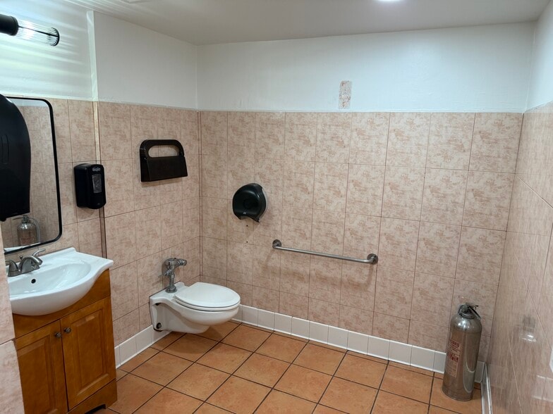 More Photos Of 3814 W 139th St, Hawthorne Warehouse For Lease