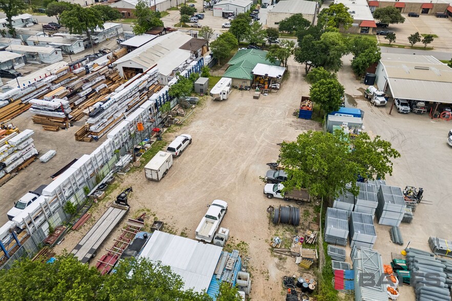More Photos Of 2659 Lombardy Ln, Dallas Warehouse For Lease