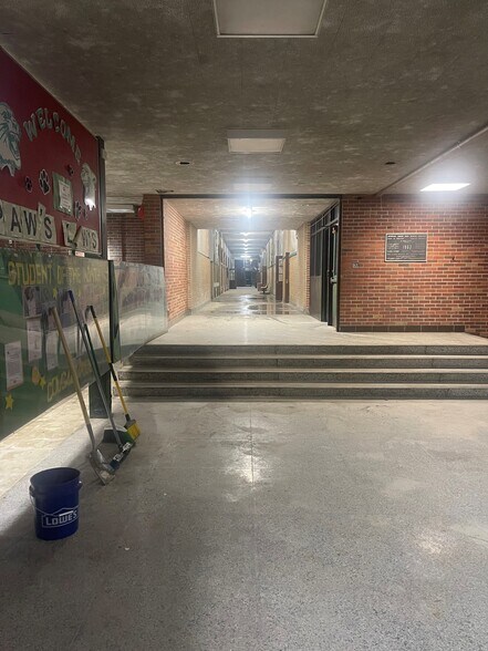 More Photos Of 600 Motor St, Pontiac Schools For Sale