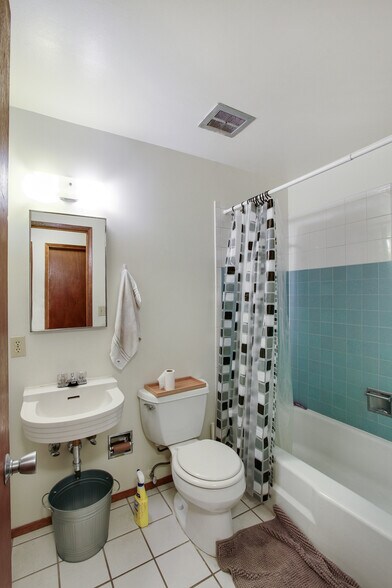 More Photos Of 5030 15th Ave NE, Seattle Apartments For Sale