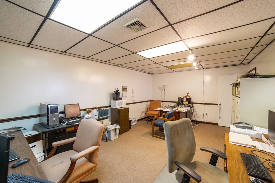 More Photos Of 1300 Industrial Blvd, Southampton Light Distribution For Sale