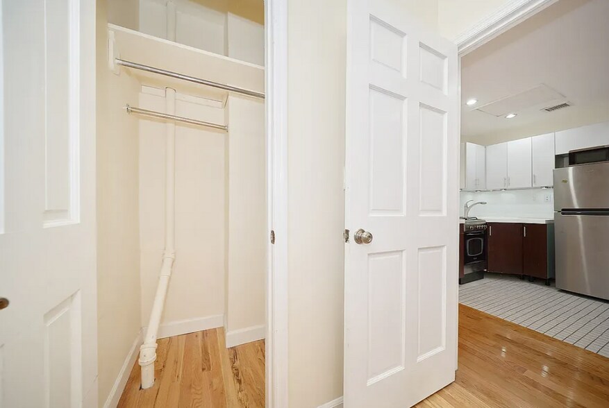 More Photos Of 222 E 18th St, New York Apartments For Sale