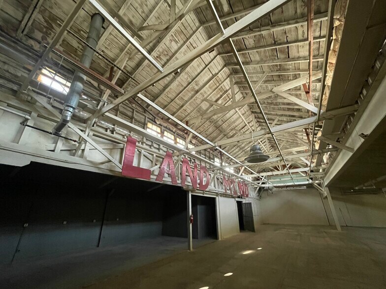 More Photos Of 323 S Fir St, Medford Warehouse For Sale