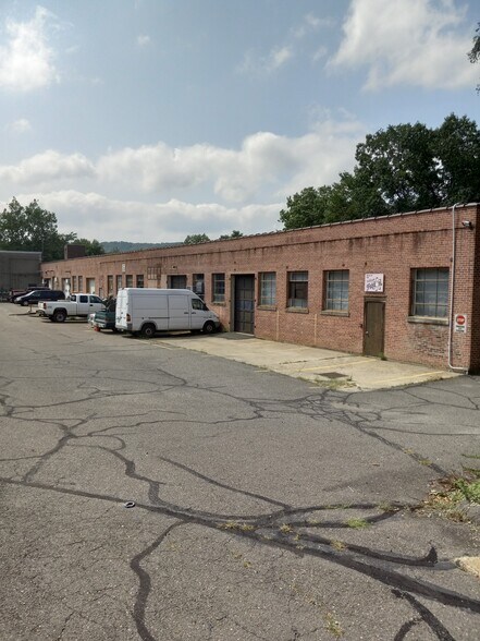 More Photos Of 141 S Main St, Beacon Falls Service For Lease