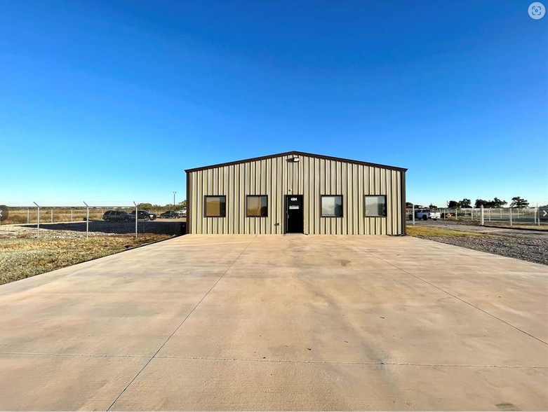 Primary Photo Of 404 Pikes Peak Rd, Chickasha Warehouse For Sale