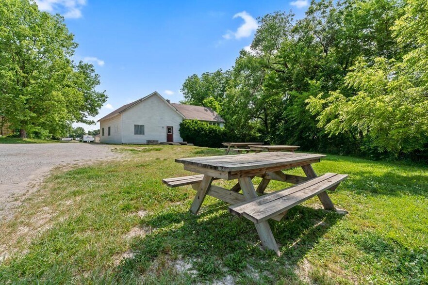 More Photos Of 505 MO-273 Highway, Tracy Freestanding For Sale