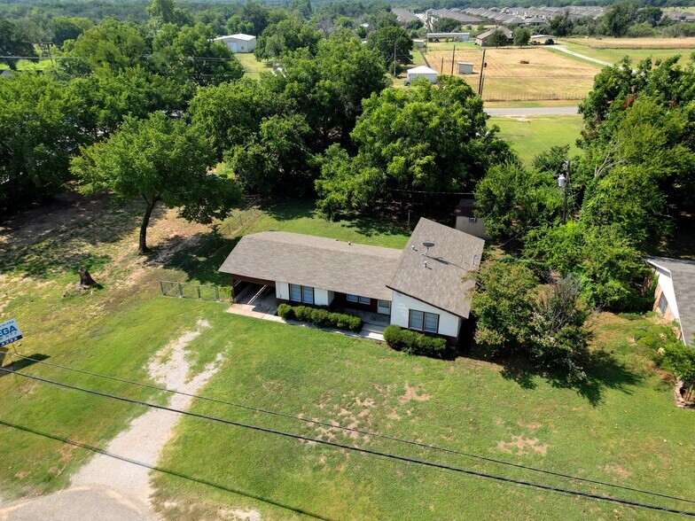 More Photos Of 321 W Highway 199, Springtown Office For Sale