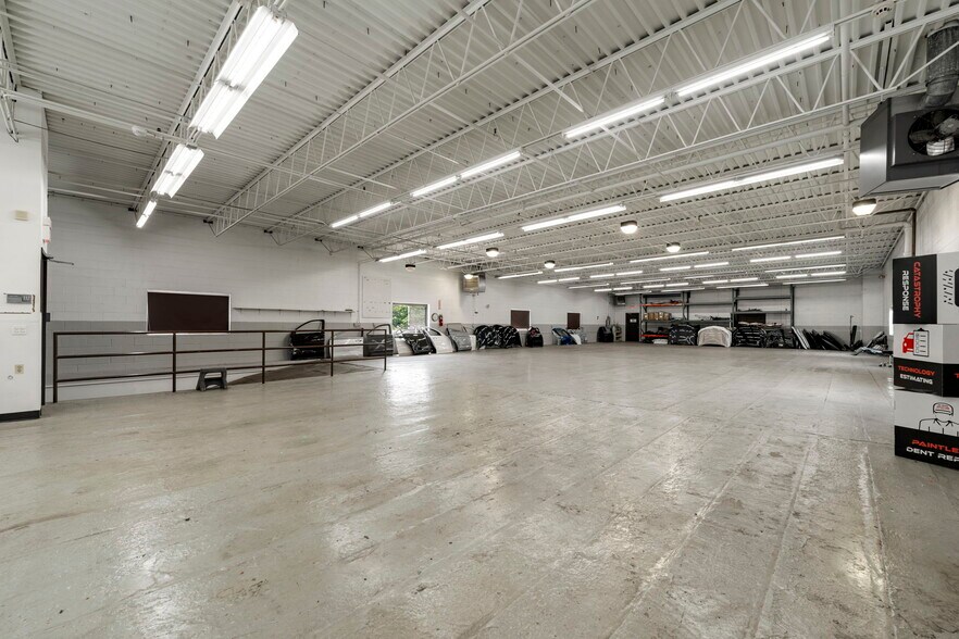 More Photos Of 1765 Busse Hwy, Des Plaines Warehouse For Sale