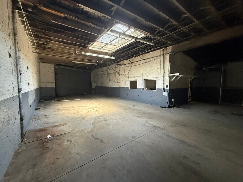 More Photos Of 802-804 Jamaica Ave, Brooklyn Warehouse For Lease