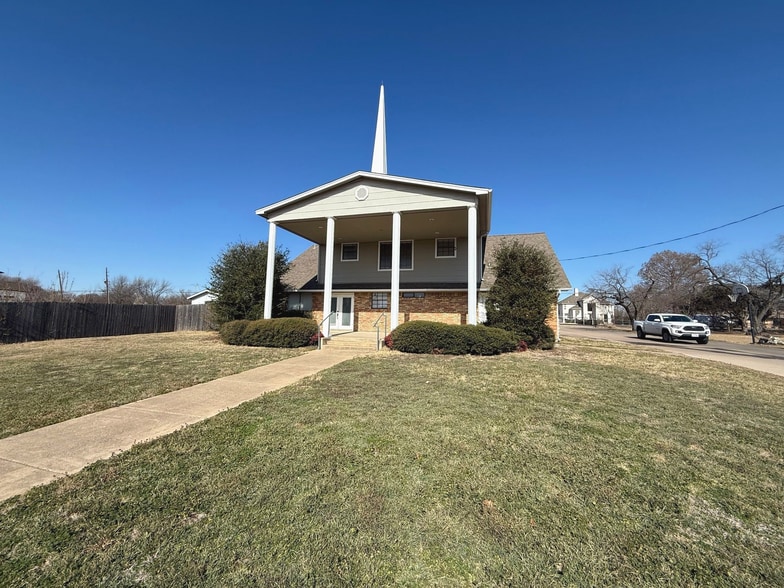 Primary Photo Of 1514 Bardin Rd, Grand Prairie Religious Facility For Sale