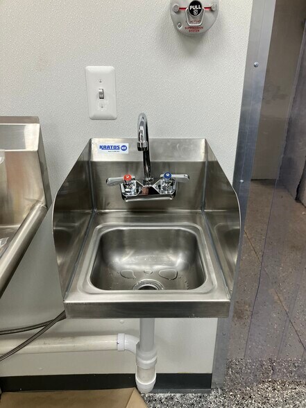 More Photos Of 74 N Washington St, Oxford Freestanding For Sale