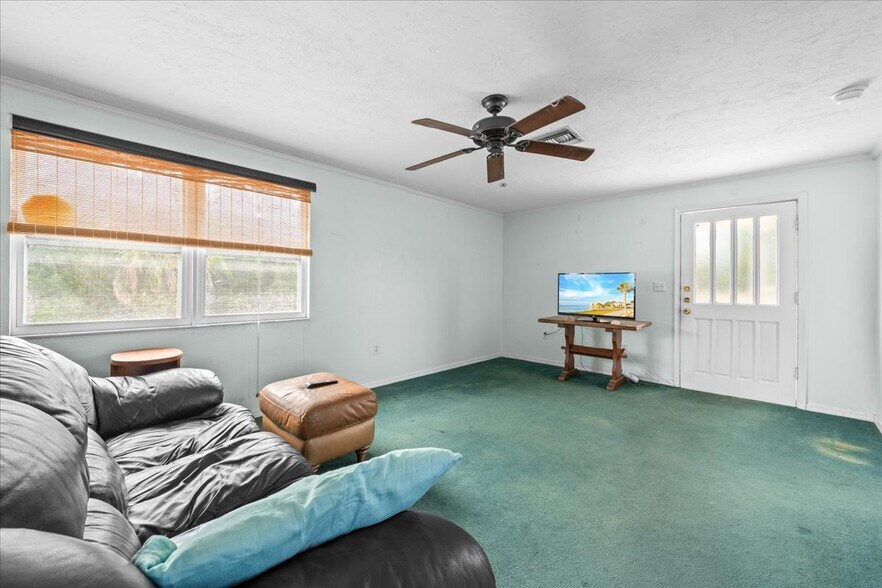 More Photos Of 5812 Missouri Ave, New Port Richey Flex For Sale