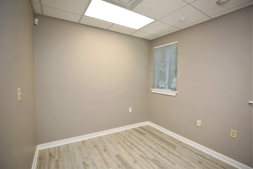 More Photos Of 60 Millstone Rd, Somerset Light Distribution For Lease
