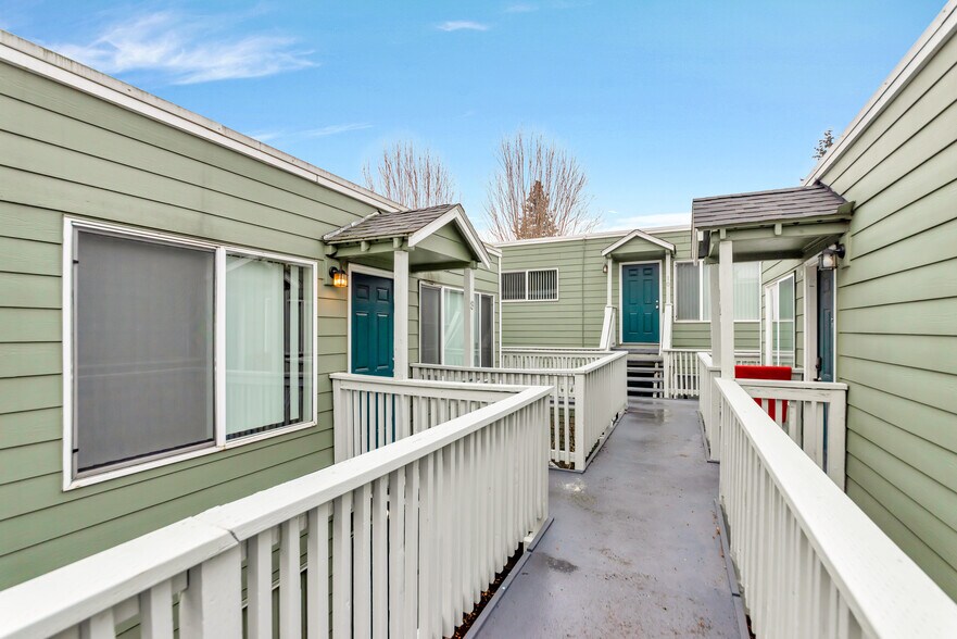 More Photos Of 8415 N Fessenden St, Portland Apartments For Sale