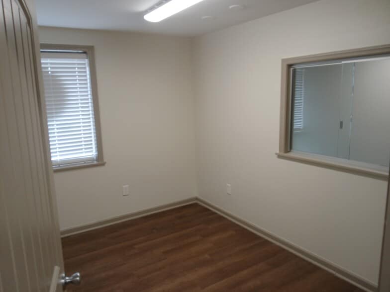 More Photos Of 1718 Creighton Ave SE, Decatur Flex For Sale