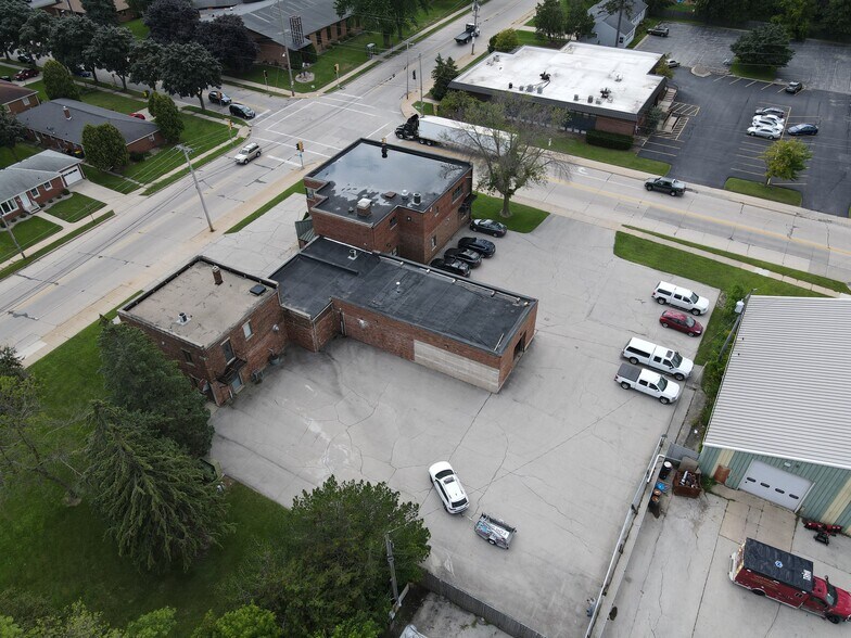 More Photos Of 1809-1817 Deckner Ave, Green Bay Office Residential For Lease