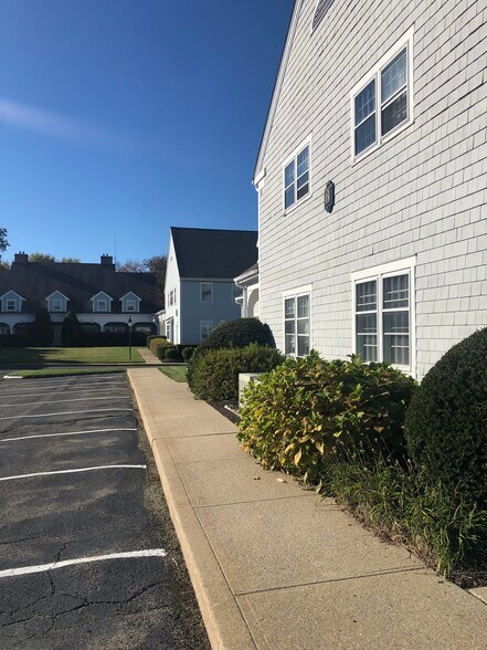 More Photos Of 755 Main St, Monroe Medical For Lease