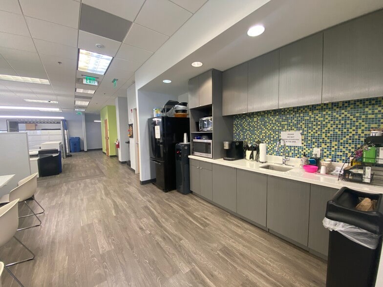 More Photos Of 3950 University Dr, Fairfax Office For Lease