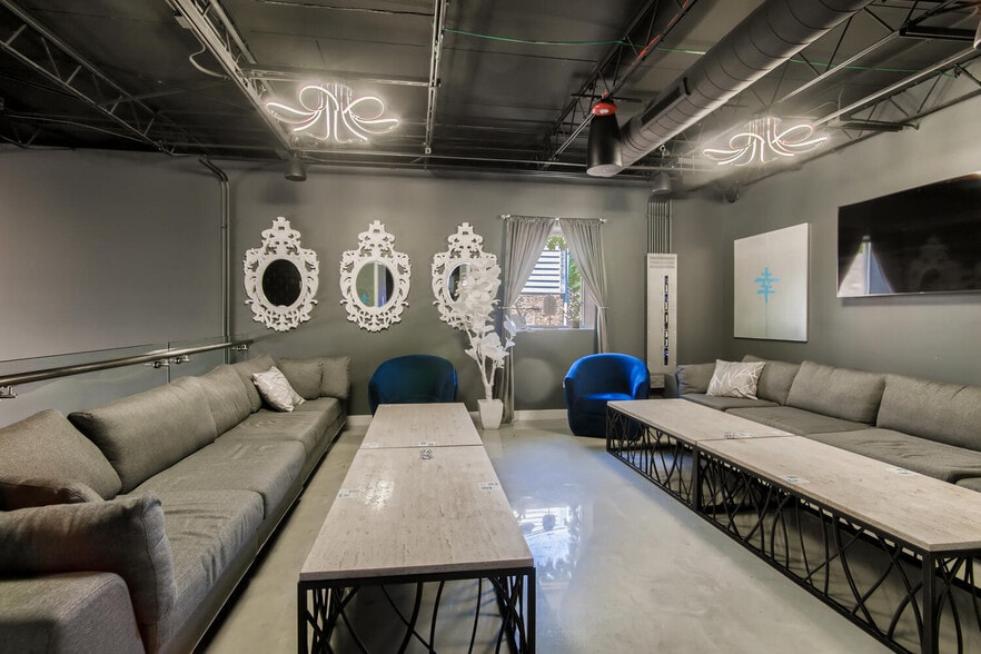 More Photos Of 312 W Main St, St Charles Restaurant For Sale