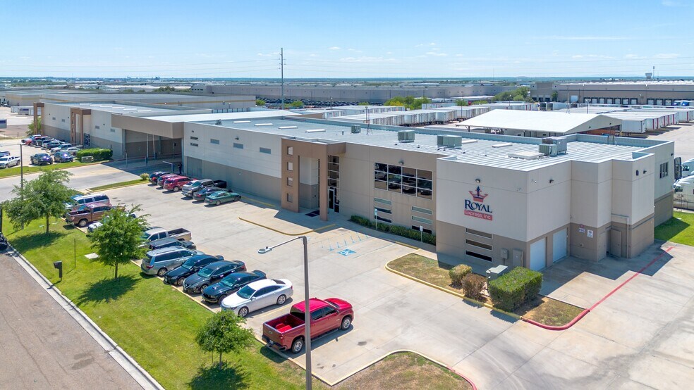 More Photos Of 12125 Jef dr, Laredo Industrial For Lease