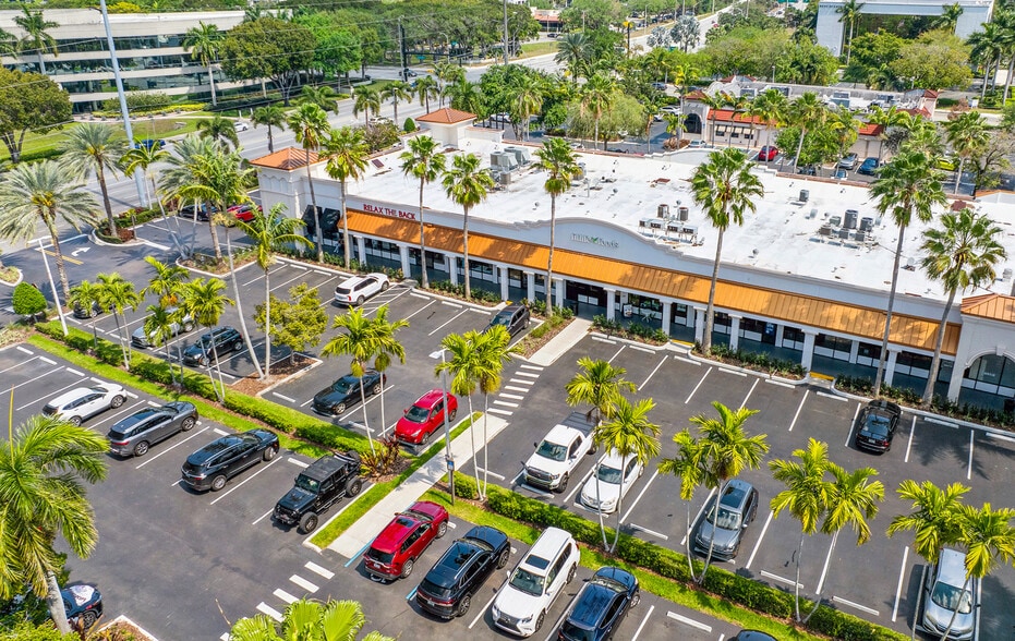 More Photos Of 2200-2222 Glades Rd, Boca Raton Unknown For Lease