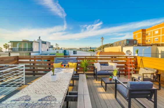 More Photos Of 32 N Venice Blvd, Venice Apartments For Sale