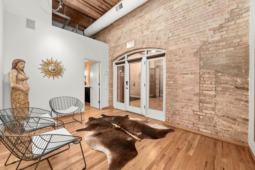 More Photos Of 1327 W Washington Blvd, Chicago Loft Creative Space For Lease