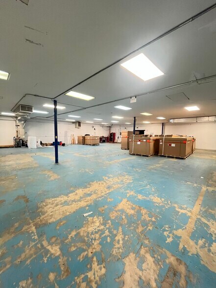 More Photos Of 1007 S Murray Ave, Anderson Light Distribution For Sale