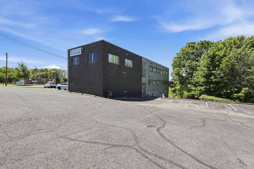 More Photos Of 1240 E Main St, Springfield Office For Sale