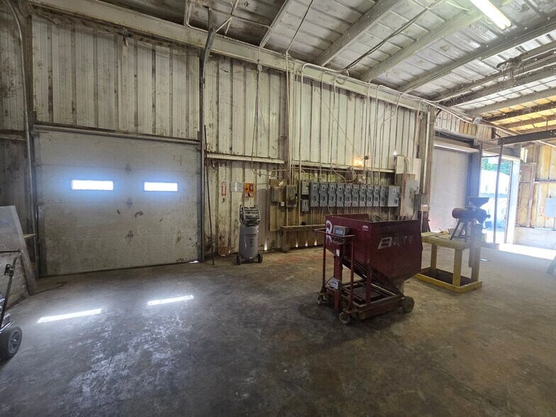 More Photos Of 10199 S Wayne Rd, Warren Showroom For Sale