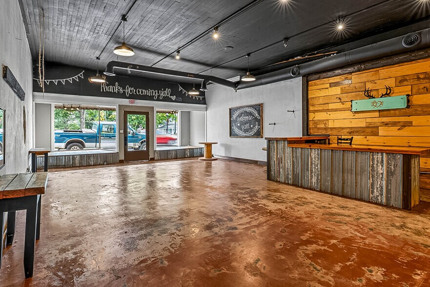 More Photos Of 8 E Main St N, Hampton Storefront For Sale