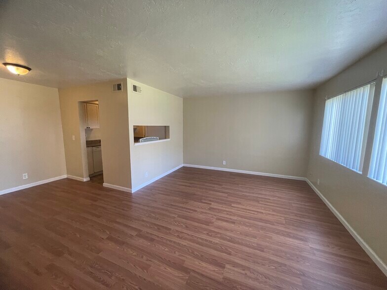 More Photos Of 1093 Del Rio Circle, Concord Apartments For Sale